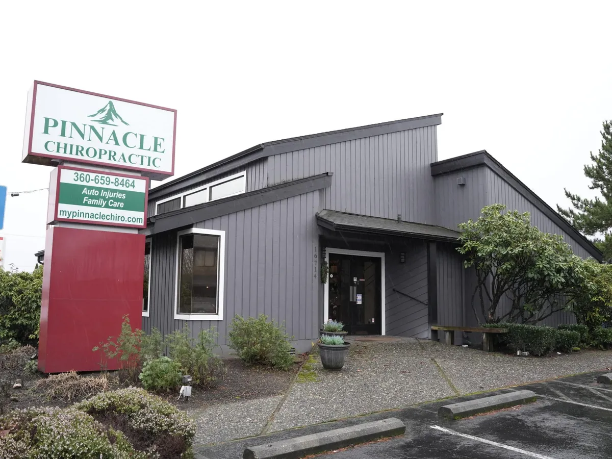 Pinnacle Chiropractic building and sign on Smokey Point Blvd in Arlington, WA